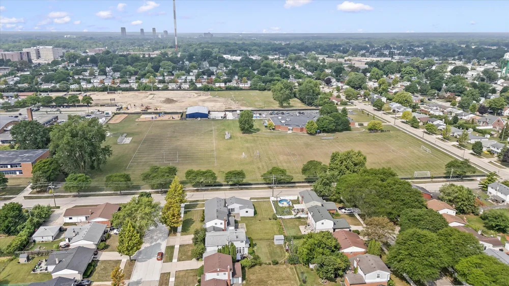 14041 Vernon Street Oak Park City, MI 48237