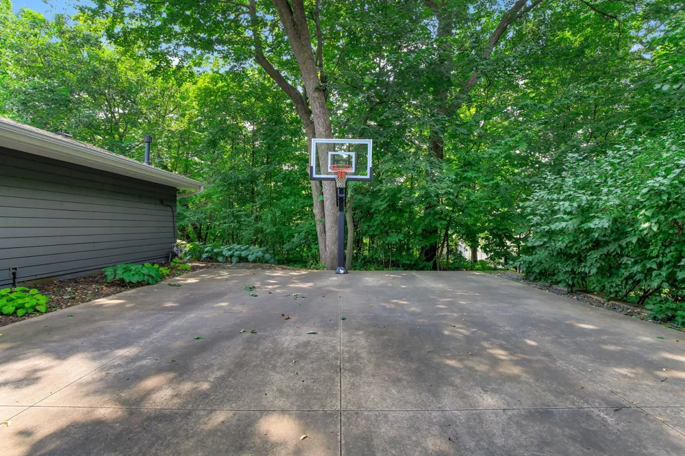 20650 Bayview Court Excelsior, MN 55331