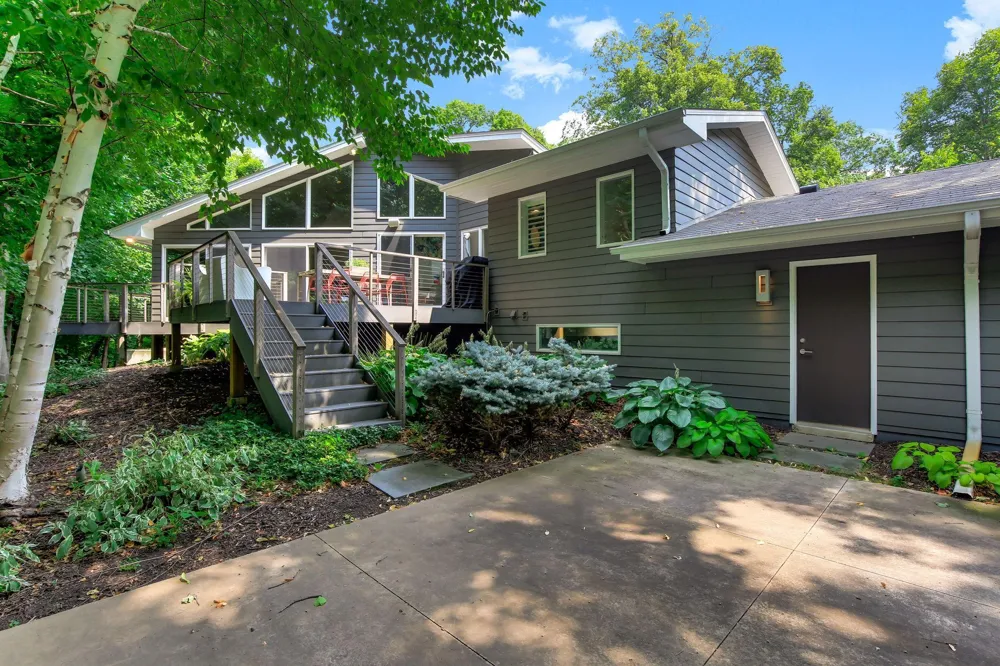 20650 Bayview Court Excelsior, MN 55331