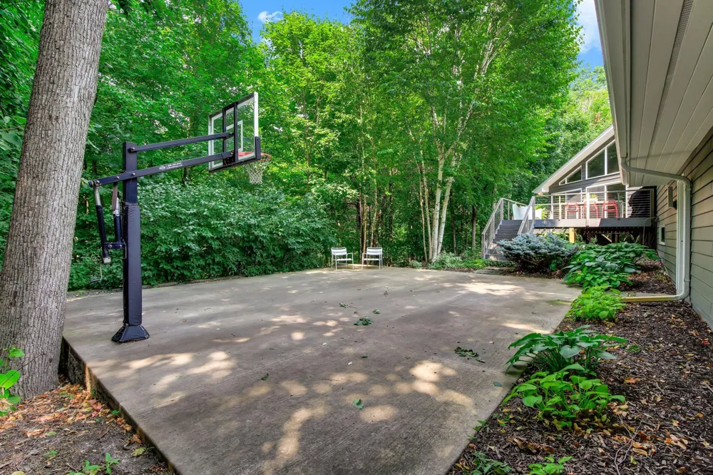 20650 Bayview Court Excelsior, MN 55331