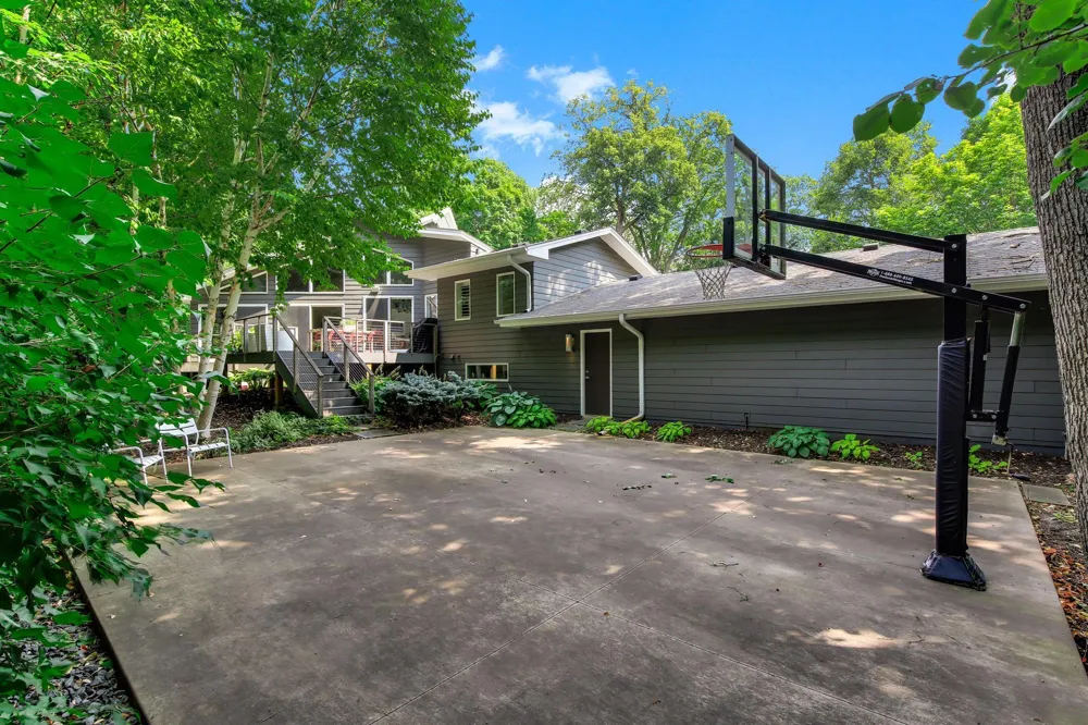 20650 Bayview Court Excelsior, MN 55331