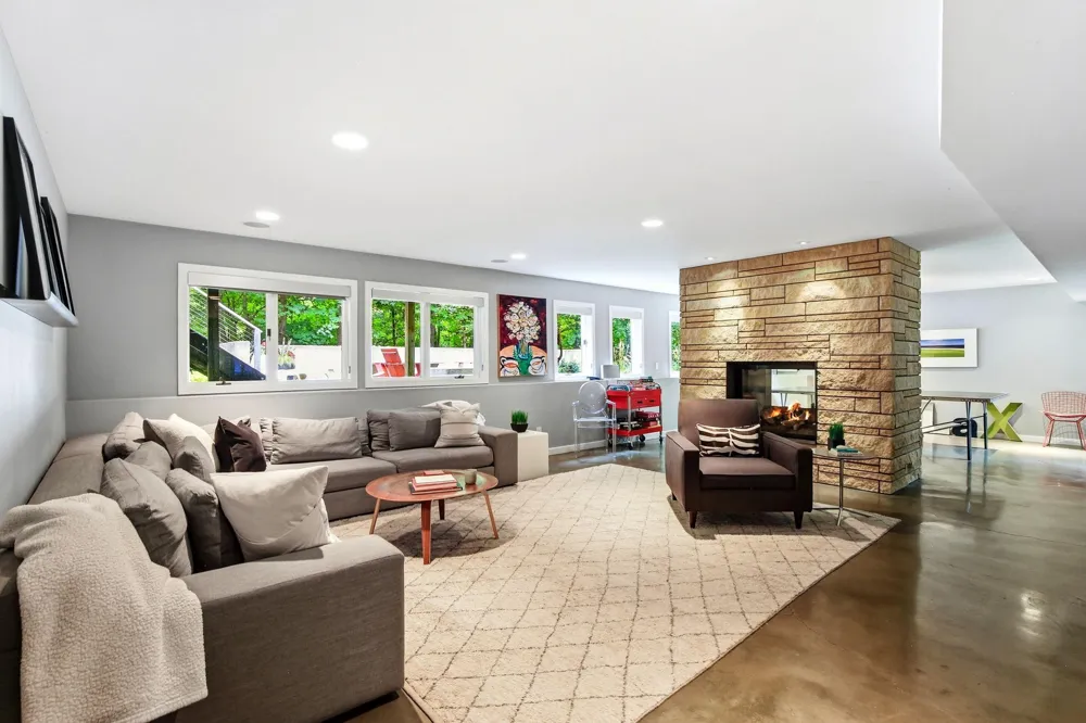 20650 Bayview Court Excelsior, MN 55331