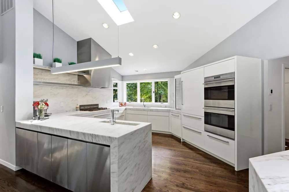 20650 Bayview Court Excelsior, MN 55331