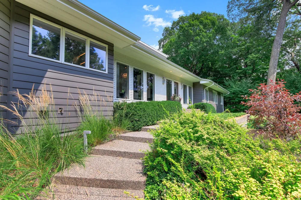 20650 Bayview Court Excelsior, MN 55331