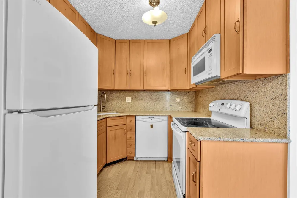 10701 W CLAIRMONT CIRCLE #109 Tamarac, FL 33321