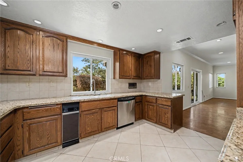 6107 Meadow Lark Drive La Verne, CA 91750