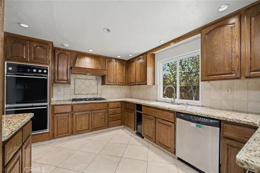 6107 Meadow Lark Drive La Verne, CA 91750