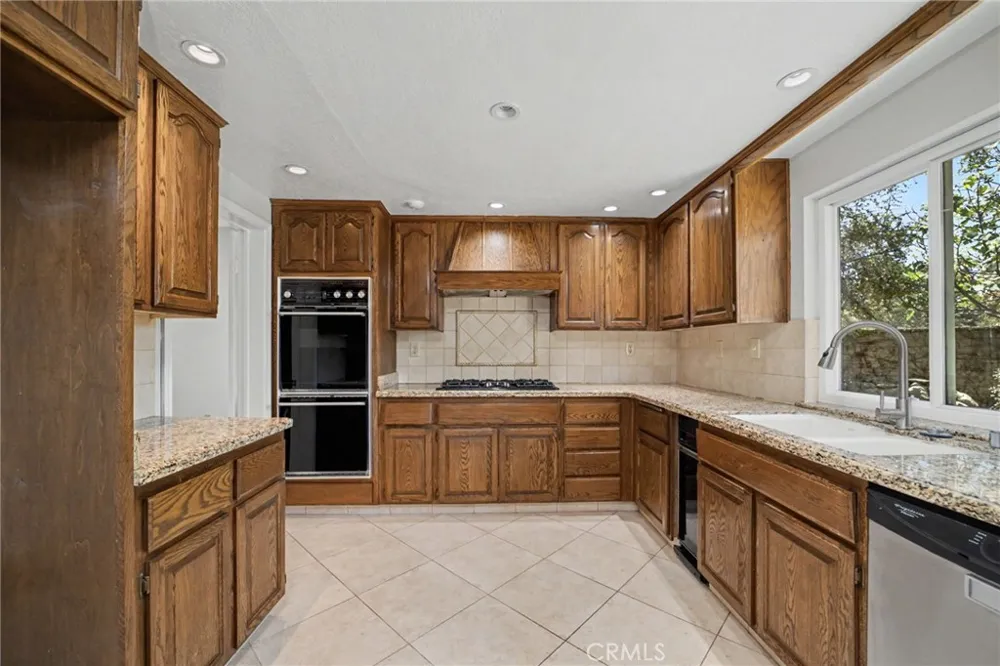6107 Meadow Lark Drive La Verne, CA 91750