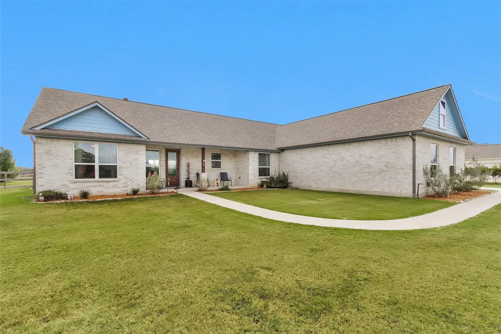 9123 Scarborough Drive Iola, TX 77861