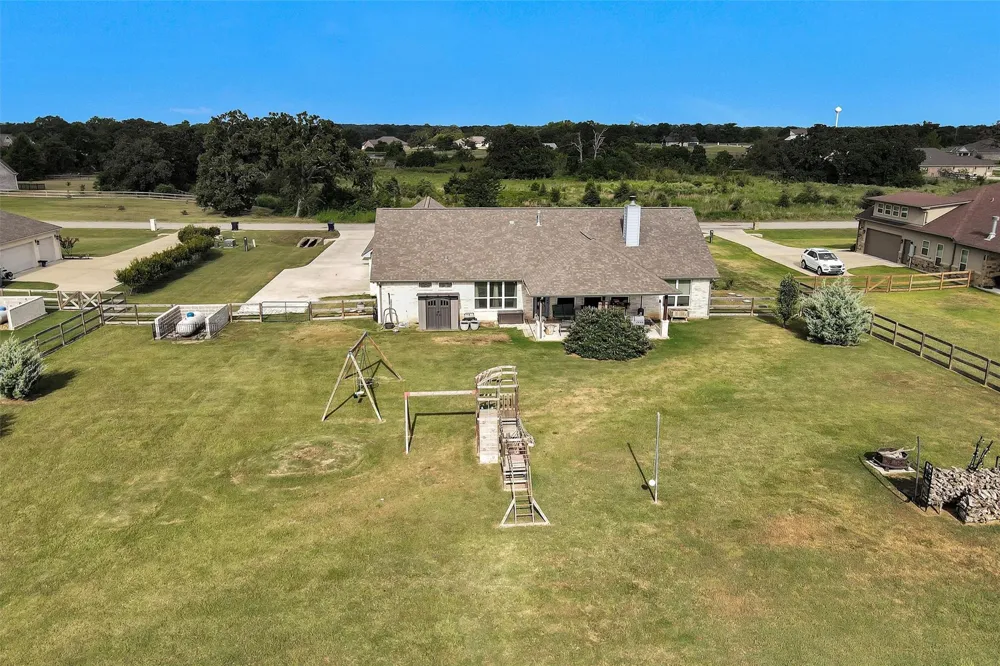 9123 Scarborough Drive Iola, TX 77861