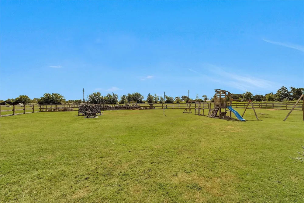 9123 Scarborough Drive Iola, TX 77861