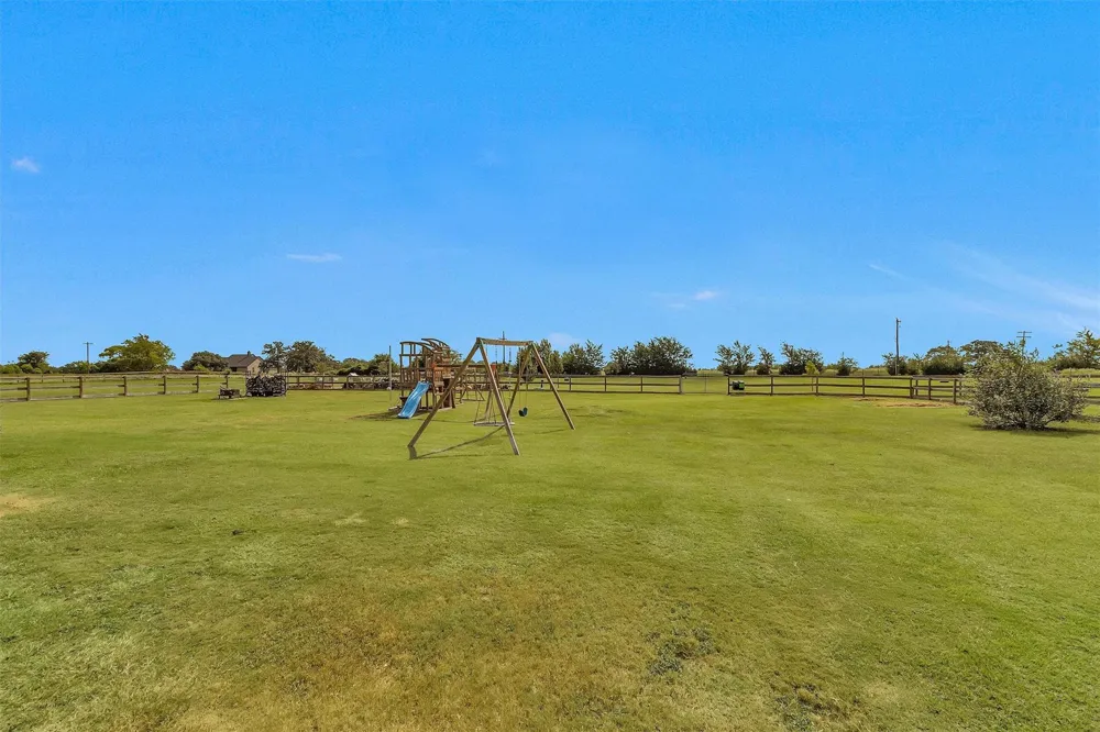 9123 Scarborough Drive Iola, TX 77861