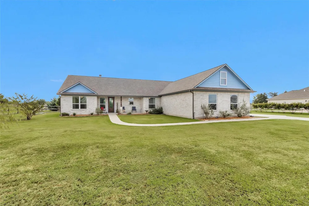 9123 Scarborough Drive Iola, TX 77861