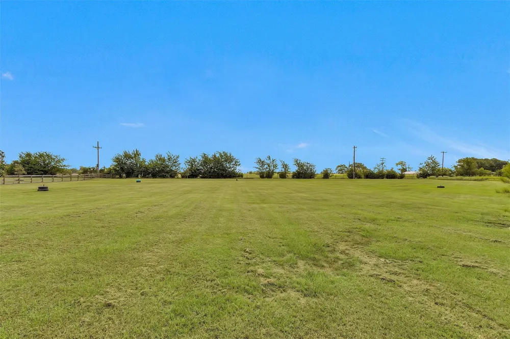 9123 Scarborough Drive Iola, TX 77861