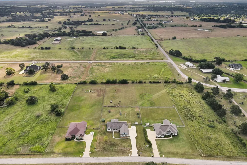 9123 Scarborough Drive Iola, TX 77861