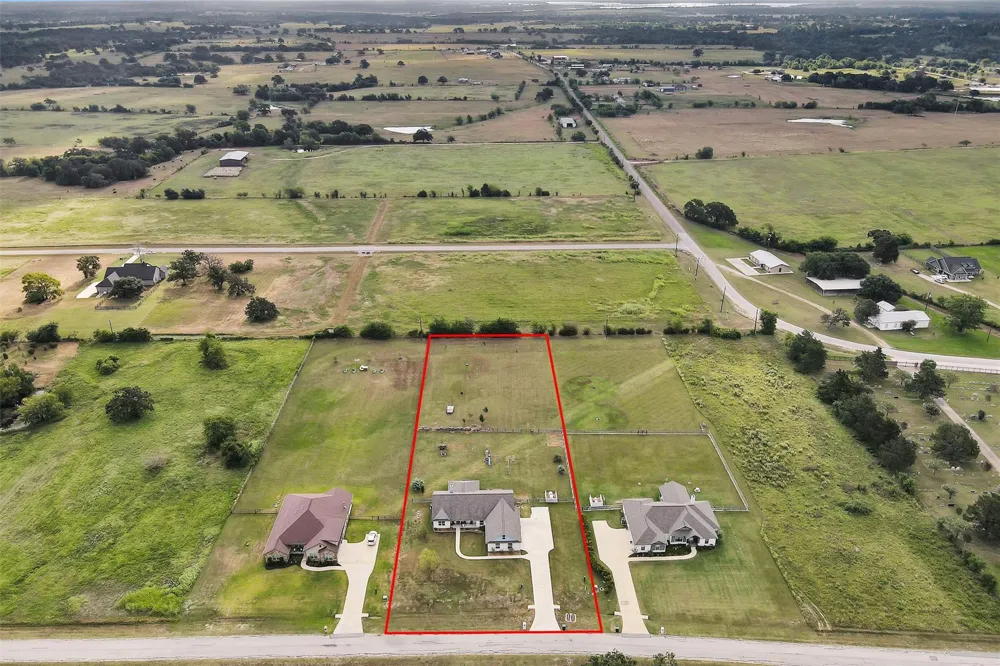 9123 Scarborough Drive Iola, TX 77861