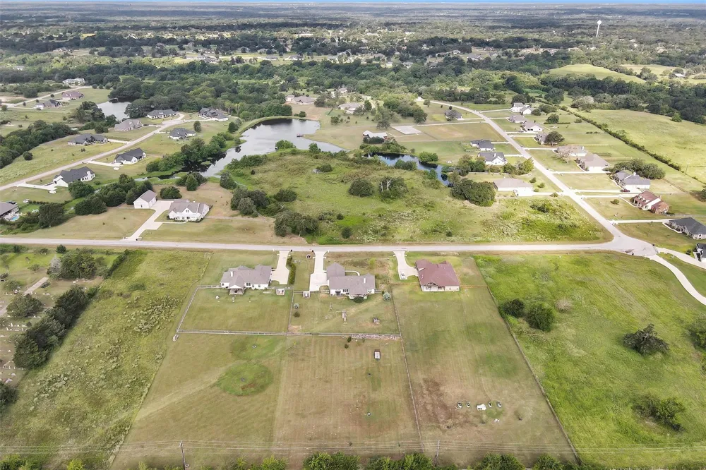 9123 Scarborough Drive Iola, TX 77861