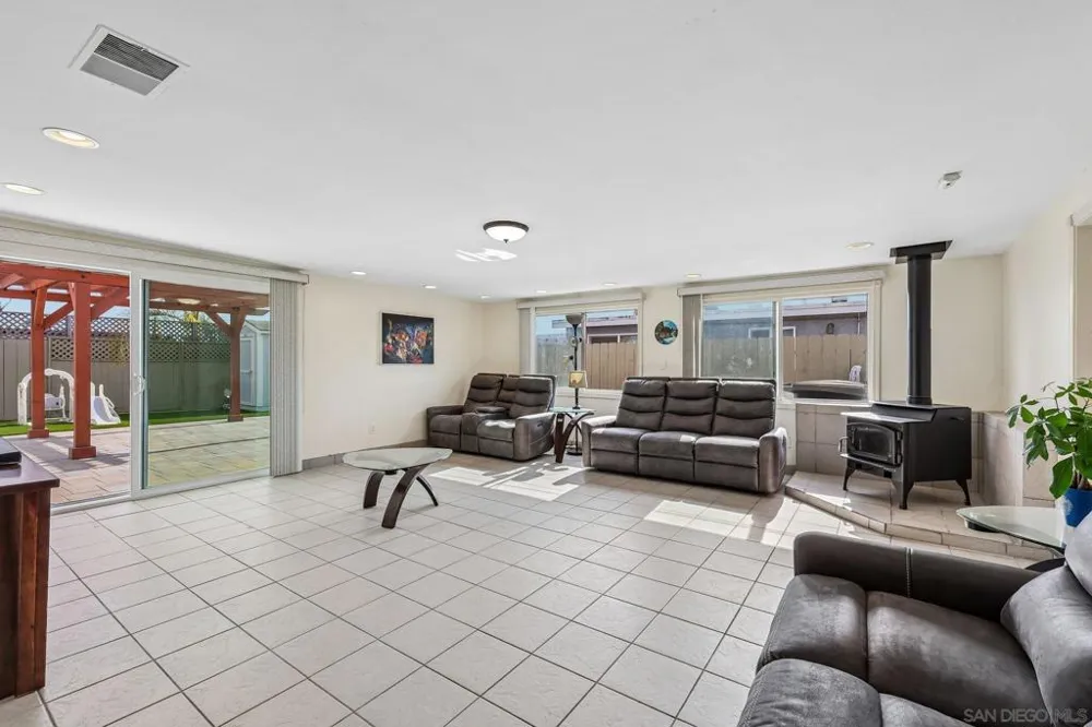 857 Holly Ave Imperial Beach, CA 91932