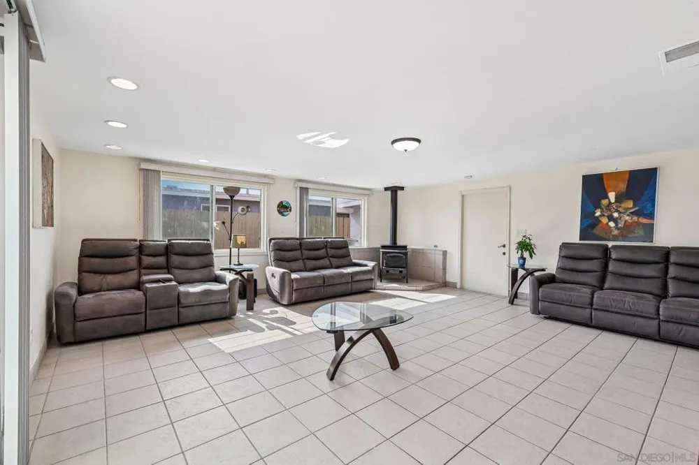 857 Holly Ave Imperial Beach, CA 91932