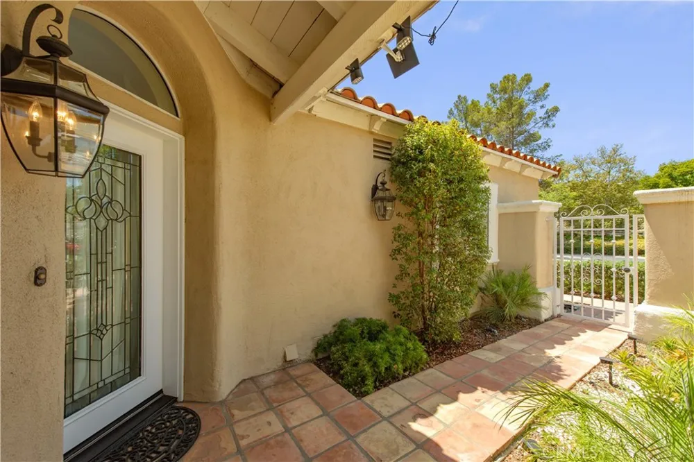 9 Avenida Daroca Coto de Caza, CA 92679