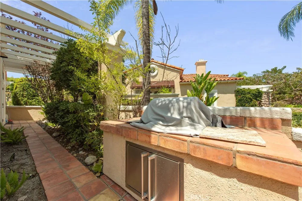 9 Avenida Daroca Coto de Caza, CA 92679