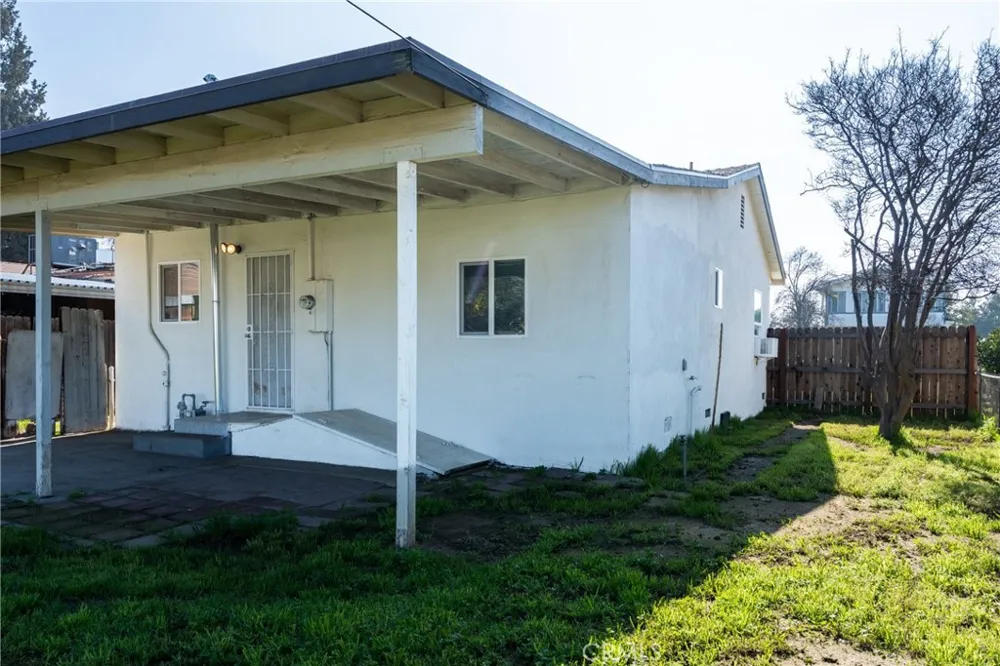 1102 E 18th Street Bakersfield, CA 93305