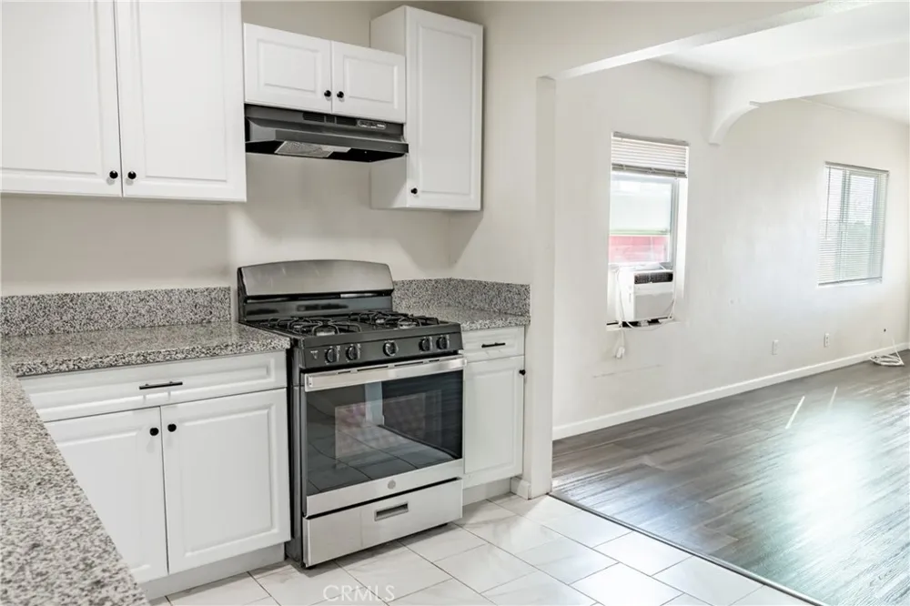 1102 E 18th Street Bakersfield, CA 93305