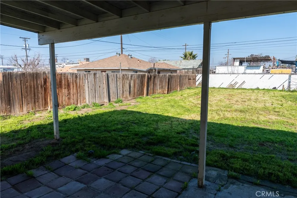 1102 E 18th Street Bakersfield, CA 93305