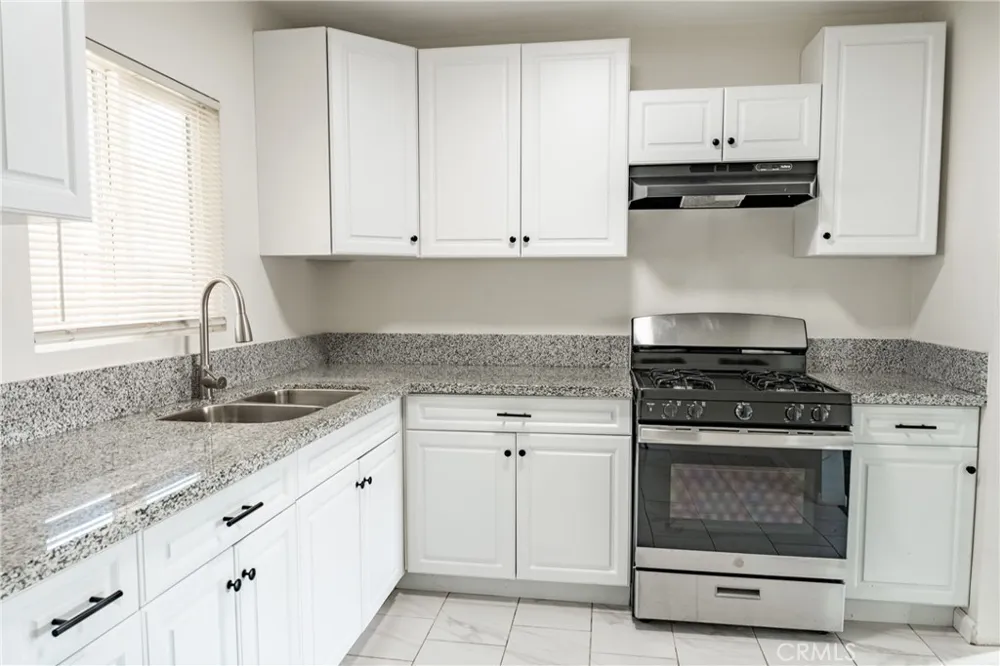 1102 E 18th Street Bakersfield, CA 93305