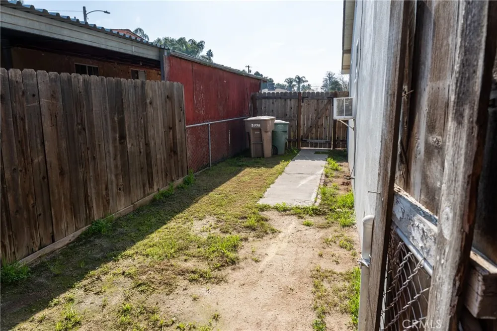 1102 E 18th Street Bakersfield, CA 93305