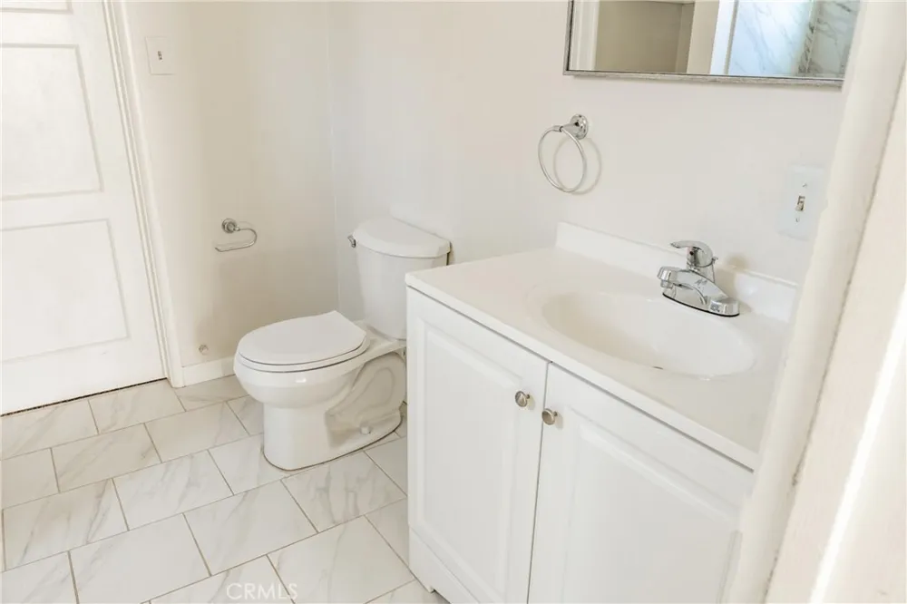 1102 E 18th Street Bakersfield, CA 93305