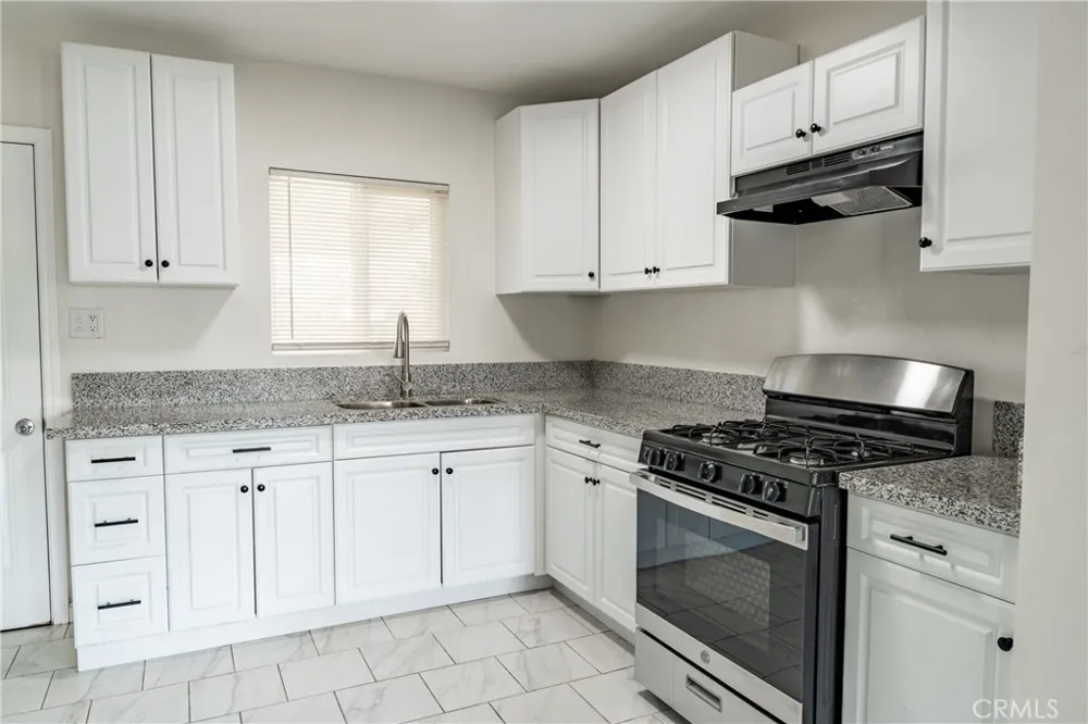 1102 E 18th Street Bakersfield, CA 93305