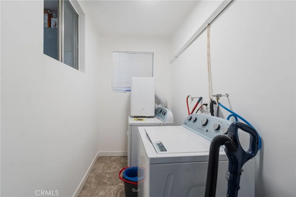 2521 E 129th Compton, CA 90222