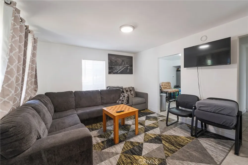 2521 E 129th Compton, CA 90222