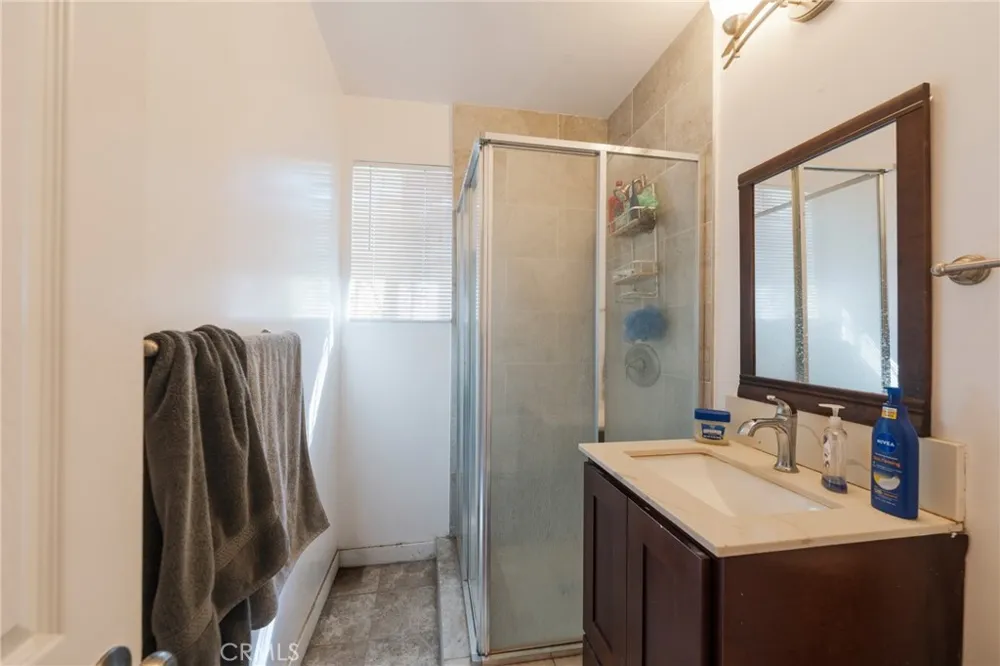 2521 E 129th Compton, CA 90222