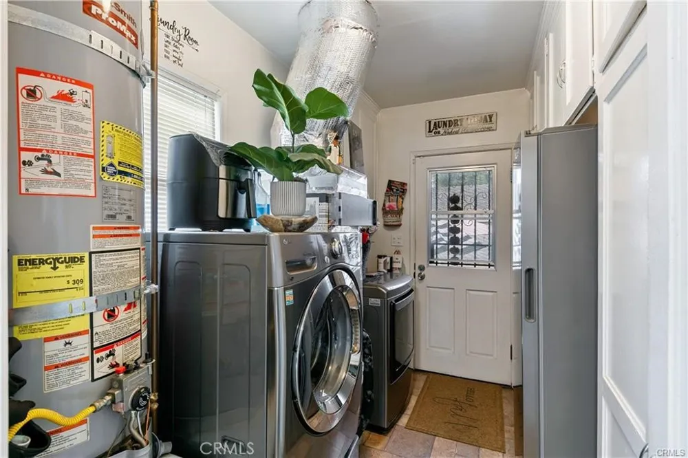 3907 Edgehill Drive Leimert Park, CA 90008