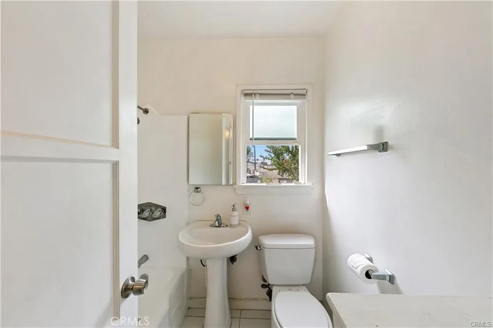 3907 Edgehill Drive Leimert Park, CA 90008