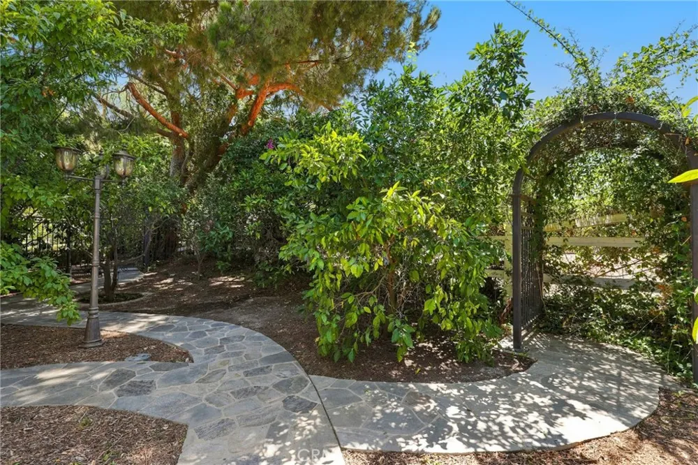752 Creekview Orange, CA 92869