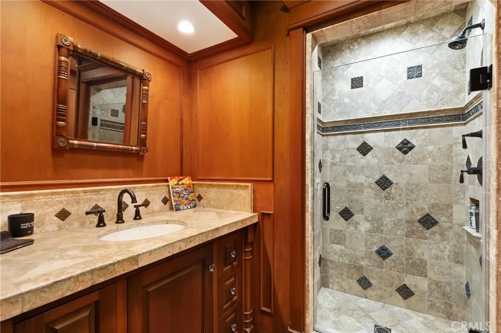 752 Creekview Orange, CA 92869