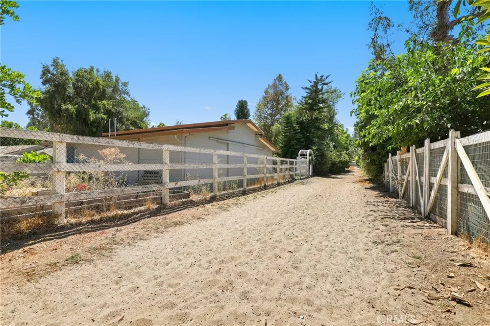 752 Creekview Orange, CA 92869