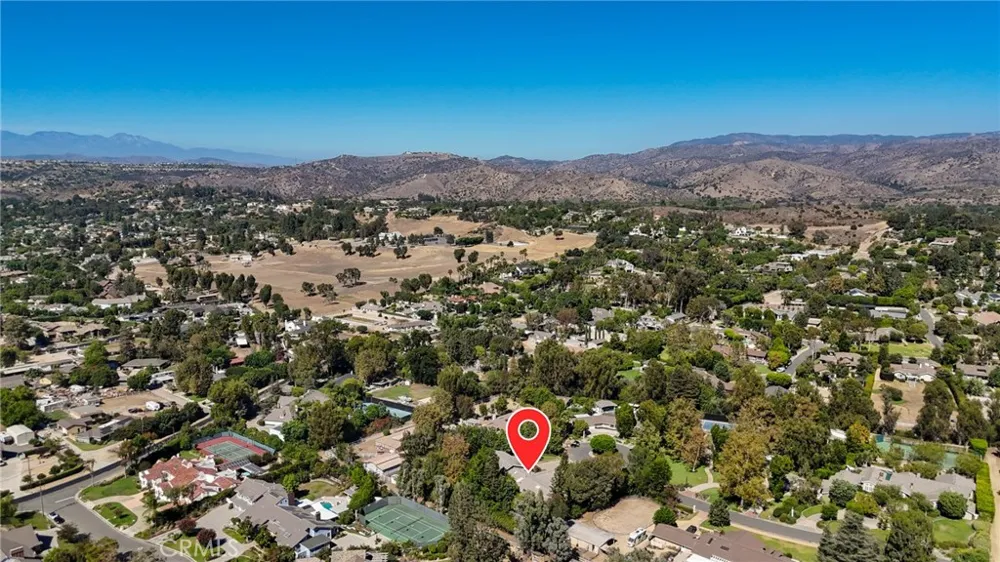 752 Creekview Orange, CA 92869