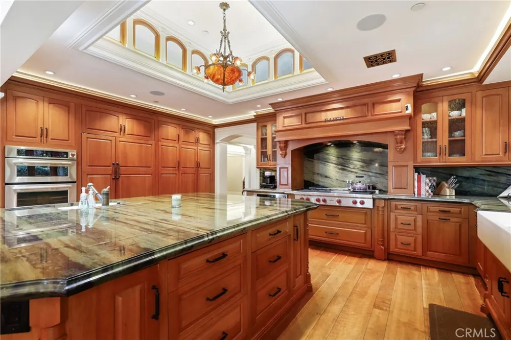 752 Creekview Orange, CA 92869