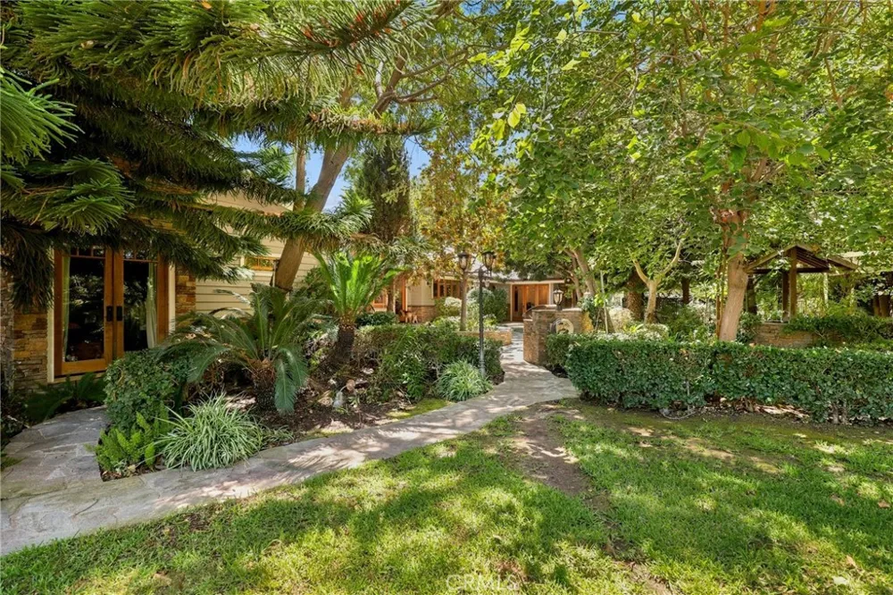 752 Creekview Orange, CA 92869