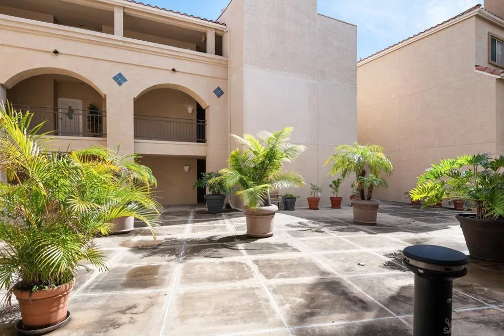 580 Camino de la Reina #321 San Diego, CA 92108
