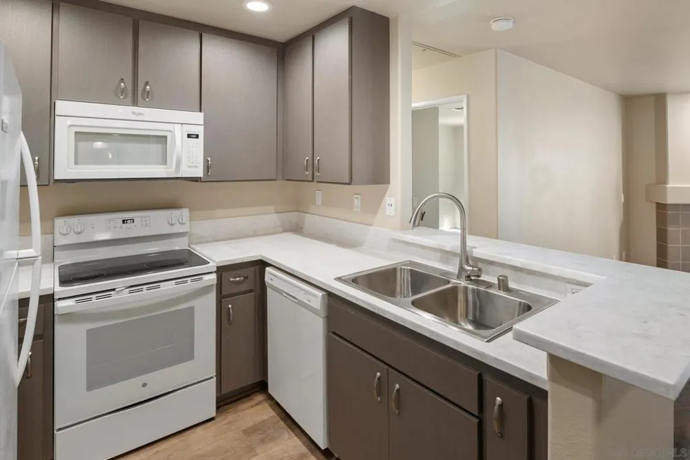 580 Camino de la Reina #321 San Diego, CA 92108