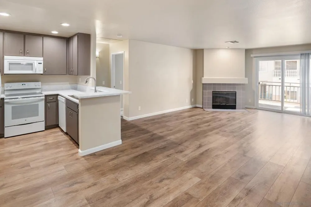 580 Camino de la Reina #321 San Diego, CA 92108