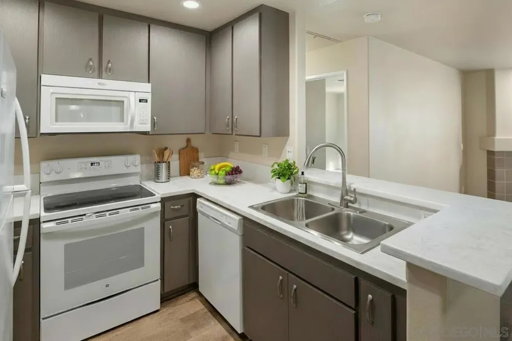 580 Camino de la Reina #321 San Diego, CA 92108