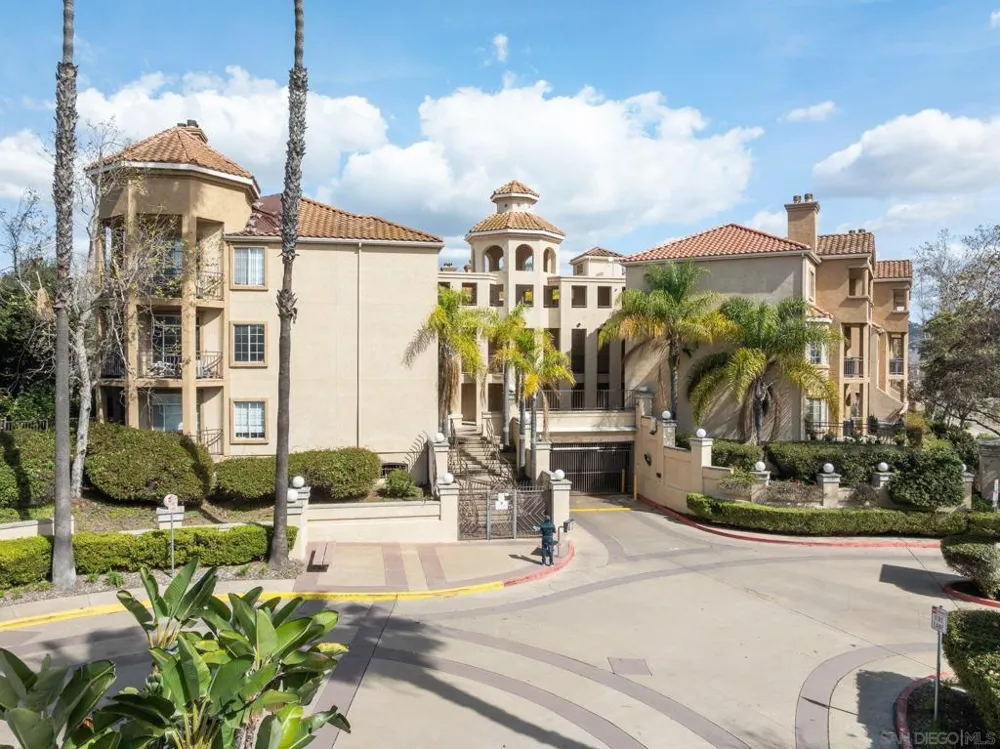 580 Camino de la Reina #321 San Diego, CA 92108