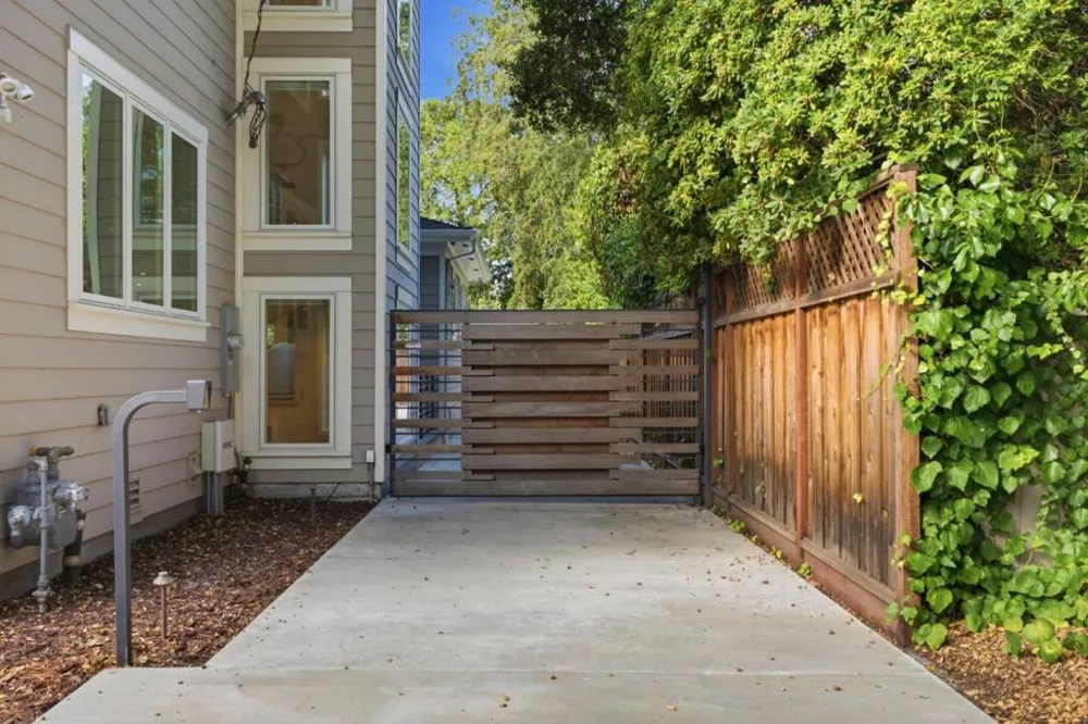 1730 Webster Street Palo Alto, CA 94301