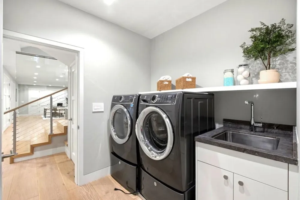 1730 Webster Street Palo Alto, CA 94301